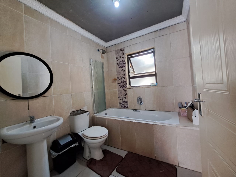 3 Bedroom Property for Sale in Silwood Heights Western Cape